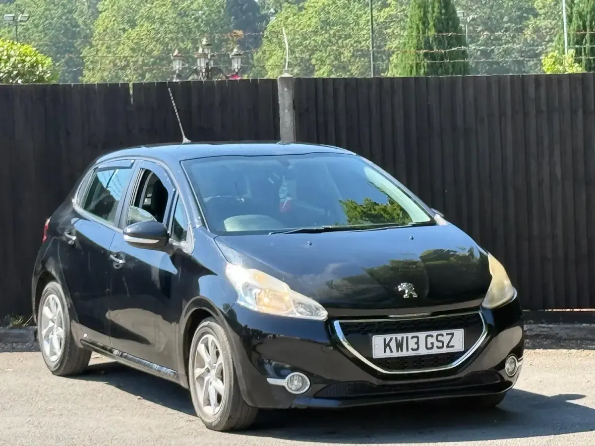 Used Peugeot 208 Active 68 HP (50 kW) 2013 Black Hatchback