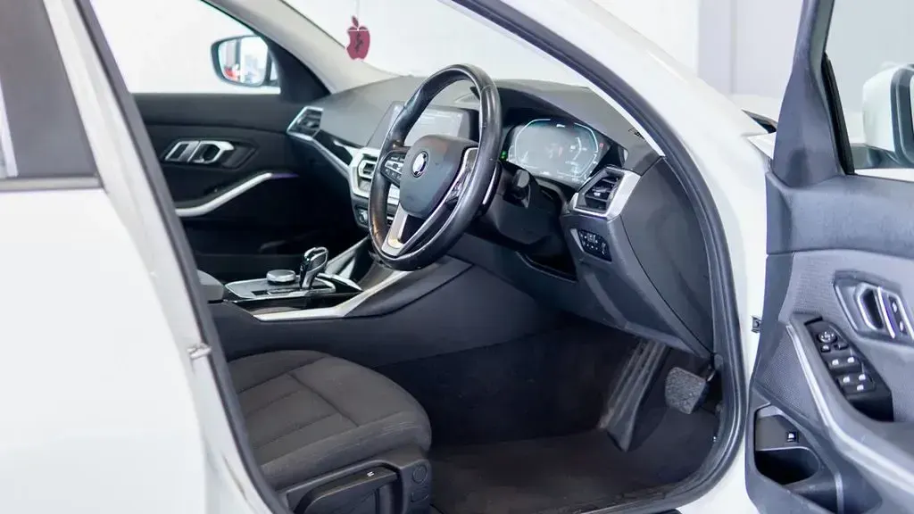 Usado BMW 330 Impressive 292 CV (214 kW) 2020 Blanco Berlina