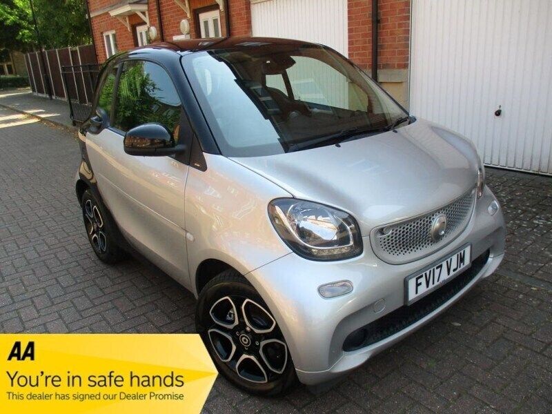 Metallic silver Used 2017 Smart ForTwo Coupé Premium Coupe | £5,290 (Fair price) - Image 1/3