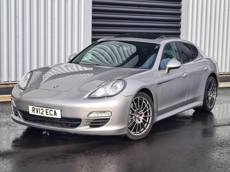 Used Porsche Panamera 250 HP (183 kW) 2012 Silver Hatchback