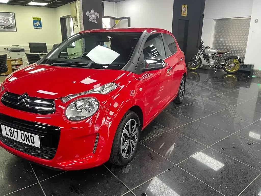 Usado Citroën C1 Flair 82 HP (60 kW) 2017 Vermelho Citadino