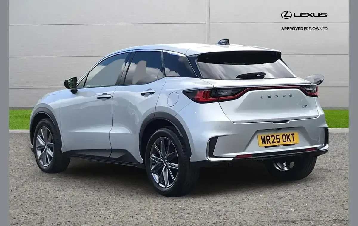 Used Lexus LBX 134 HP (98 kW) 2025 Silver SUV