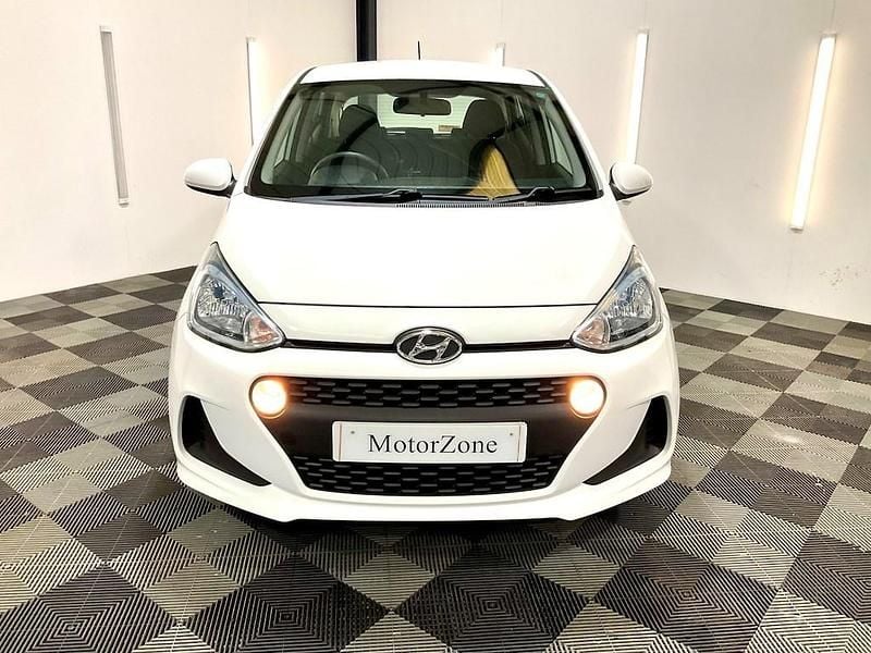 Used Hyundai i10 SE 67 HP (49 kW) 2019 White Hatchback