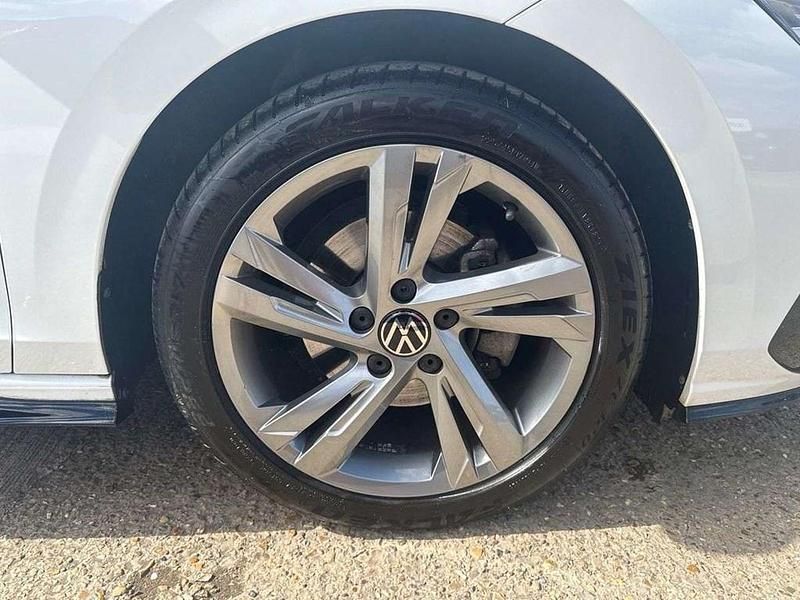 Used VW Golf VIII R-line 128 HP (94 kW) 2022 White Hatchback