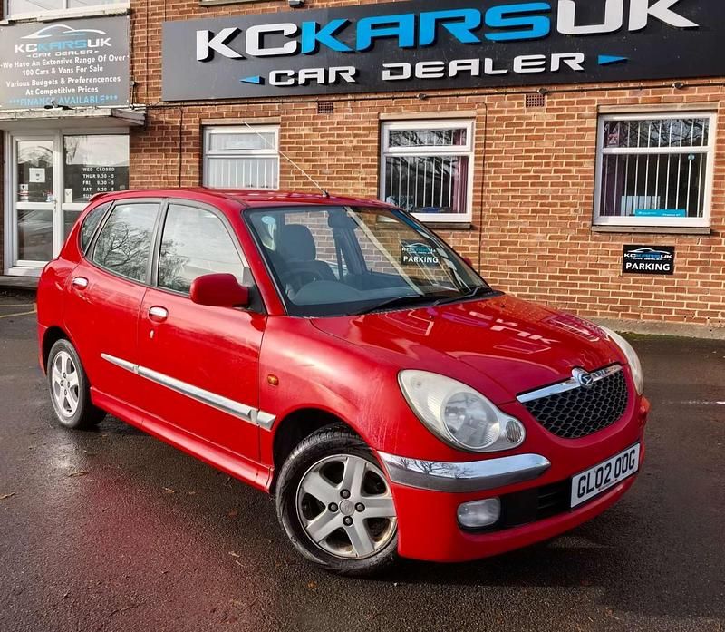Used Daihatsu Sirion 90 HP (66 kW) 2002 Red Hatchback