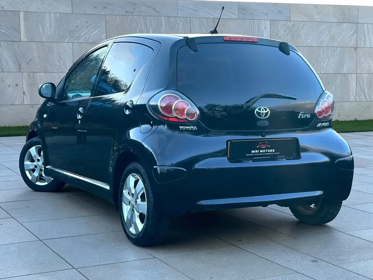 Used Toyota Aygo 68 HP (50 kW) 2012 Black Hatchback