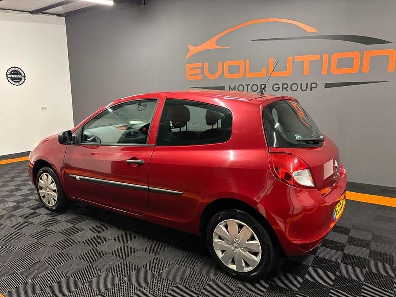 Used Renault Clio II Extreme 2009 Red Hatchback