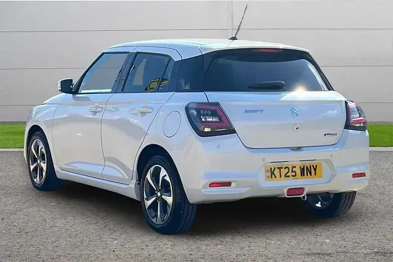 Used Suzuki Swift 2025 White Hatchback