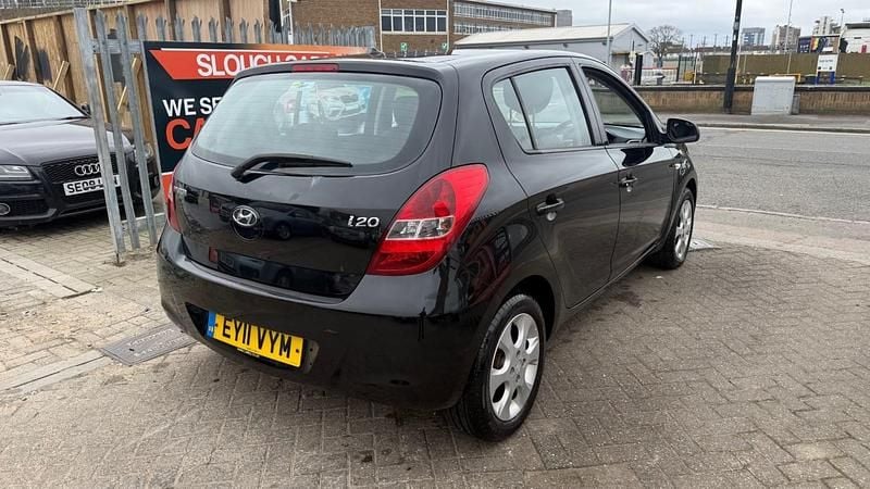 Used Hyundai i20 Comfort 77 HP (56 kW) 2011 Black Hatchback