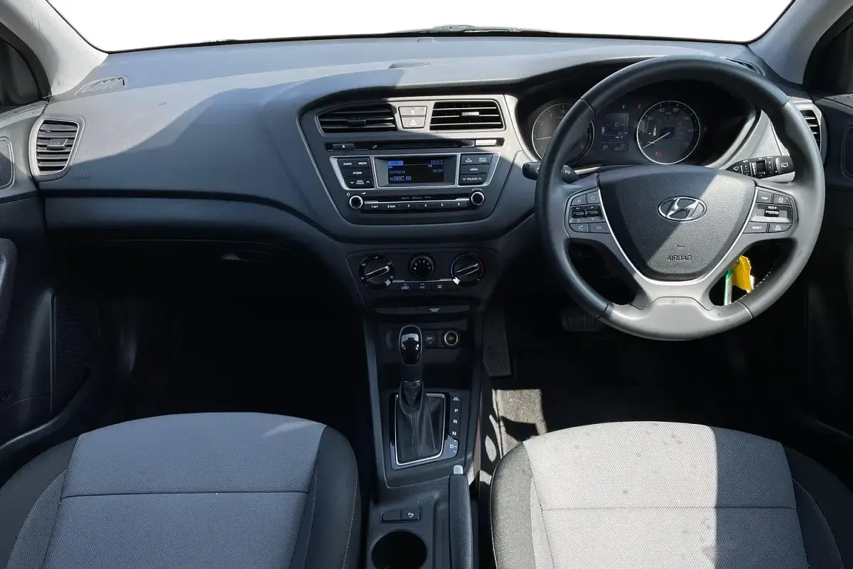 Used Hyundai i20 SE 101 HP (74 kW) 2017 Black Hatchback