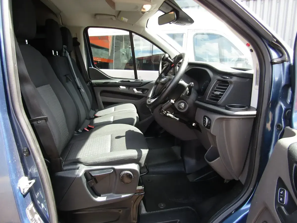 Used Ford Transit Custom Trend 130 HP (95 kW) 2019 Blue Estate