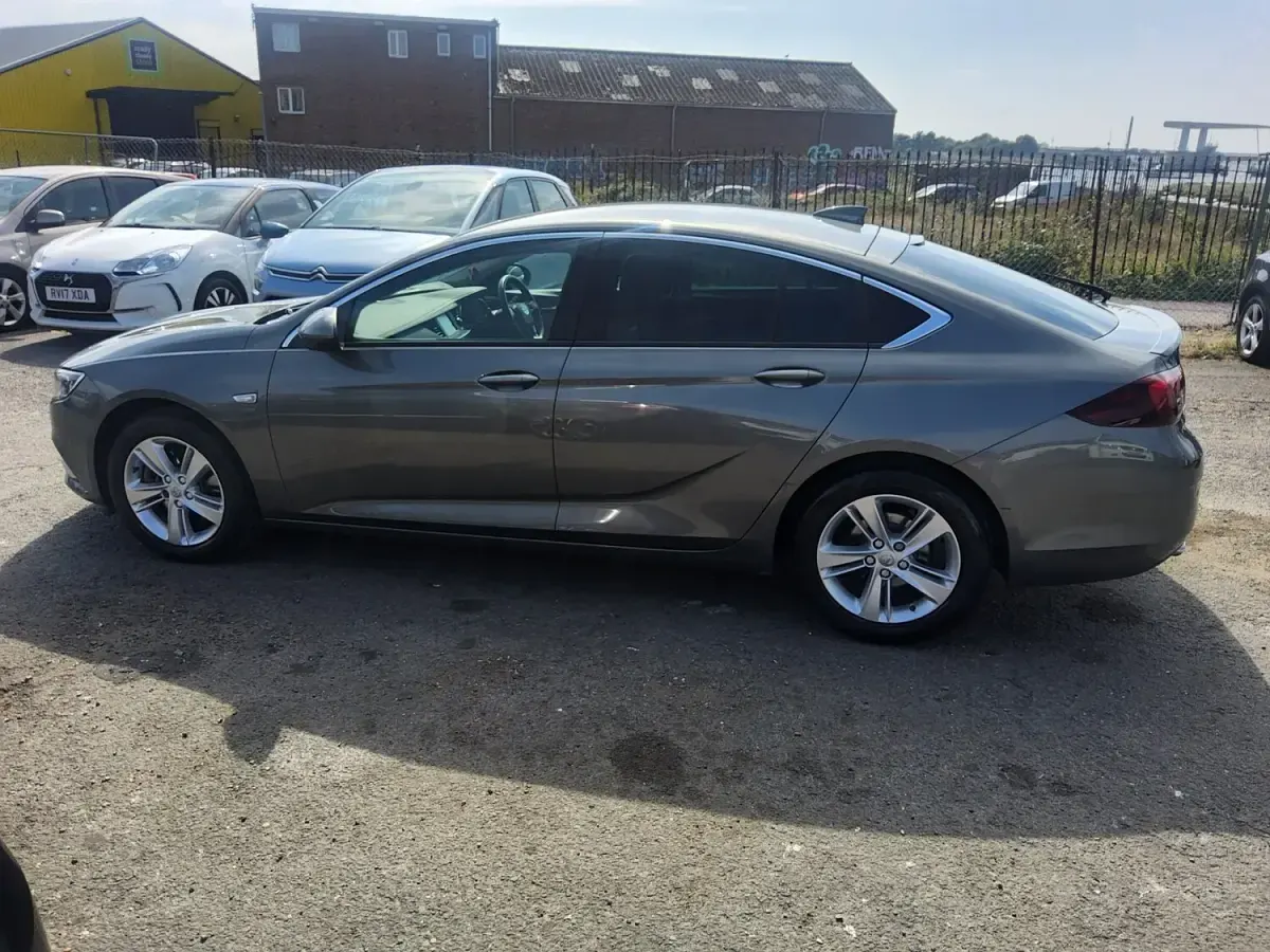 Used Vauxhall Insignia SRi 170 HP (125 kW) 2018 Grey Hatchback