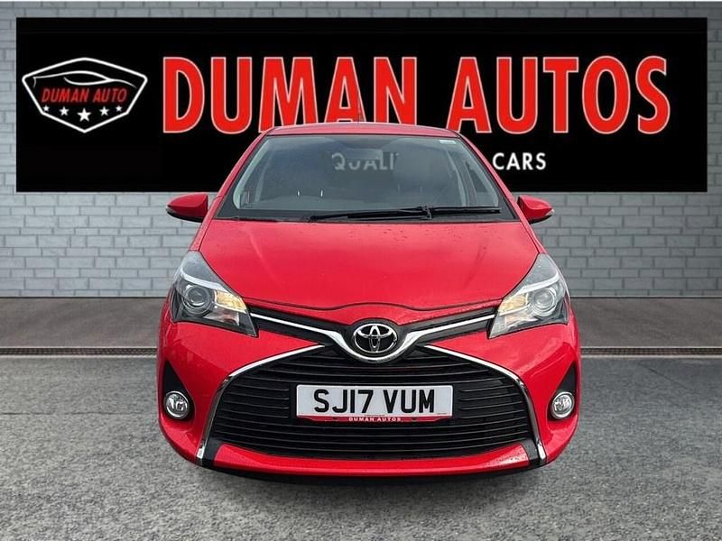 Used Toyota Yaris 99 HP (72 kW) 2017 Red Hatchback