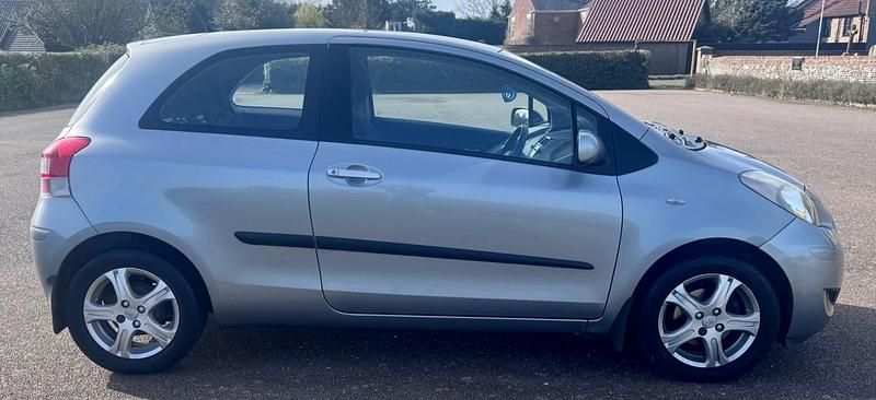 Used Toyota Yaris 2010 Silver Hatchback