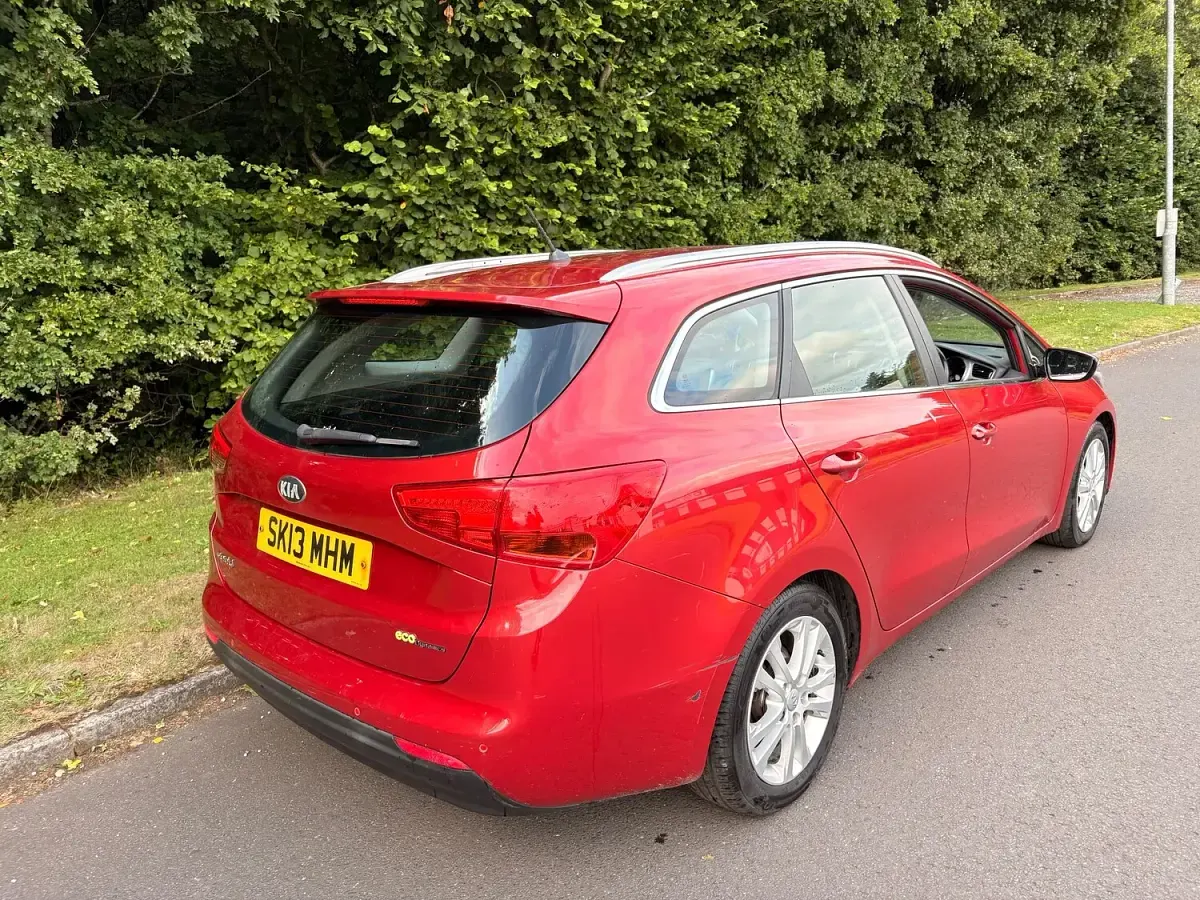 Used Kia Ceed 128 HP (94 kW) 2013 Red Hatchback