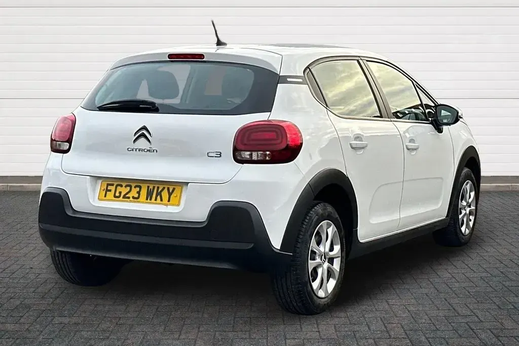 Used Citroën C3 PureTech 83 HP (61 kW) 2023 White Hatchback