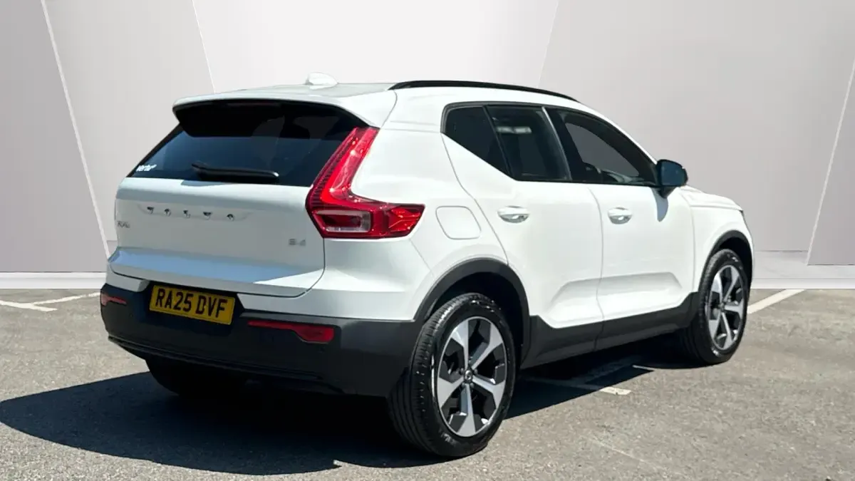 Used Volvo XC40 Plus 197 HP (144 kW) 2025 White SUV
