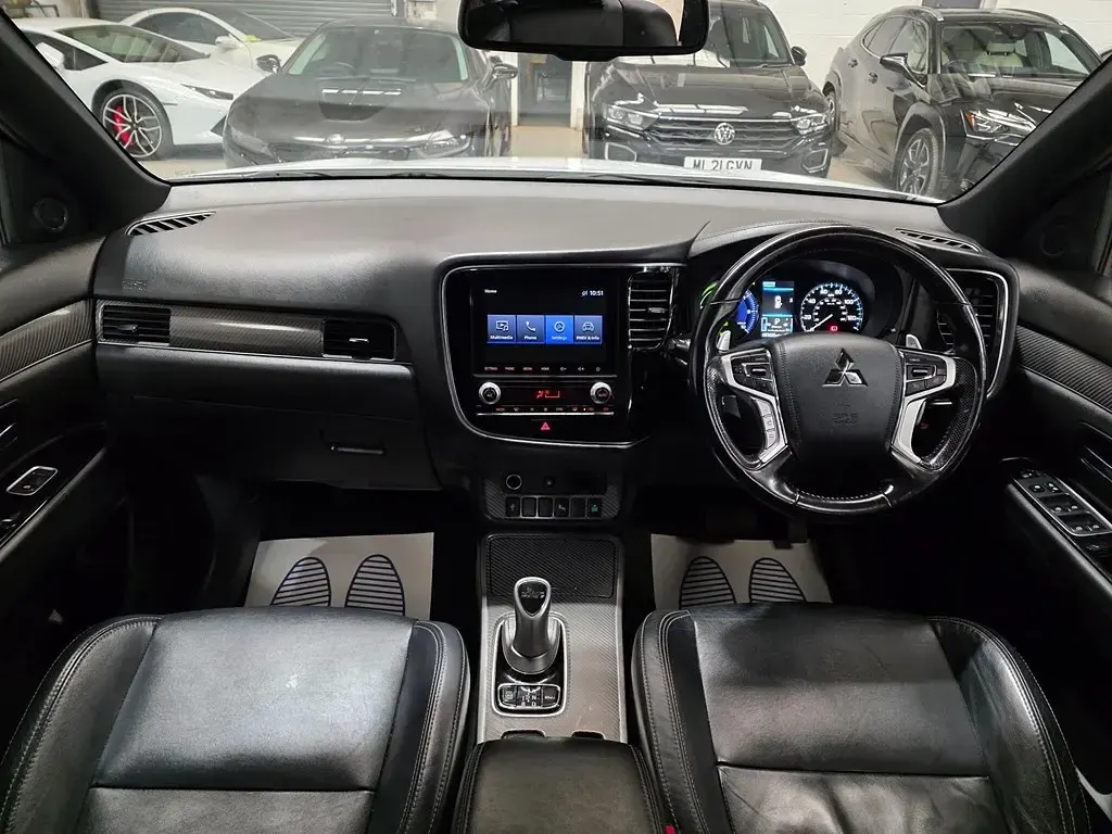 Używany Mitsubishi Outlander P-HEV 2019 Biały SUV