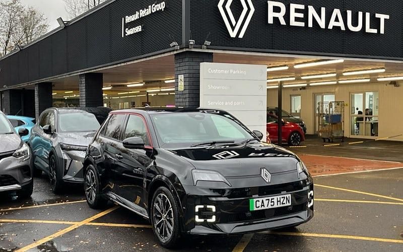 New 2025 Renault 5 E-Tech Iconic Hatchback | £25,490 (Fair price) - Image 1/4