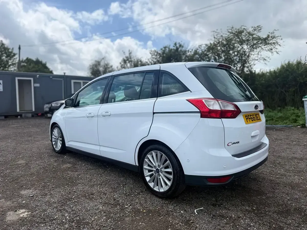 Used Ford Grand C-Max Titanium 120 HP (88 kW) 2016 White MPV