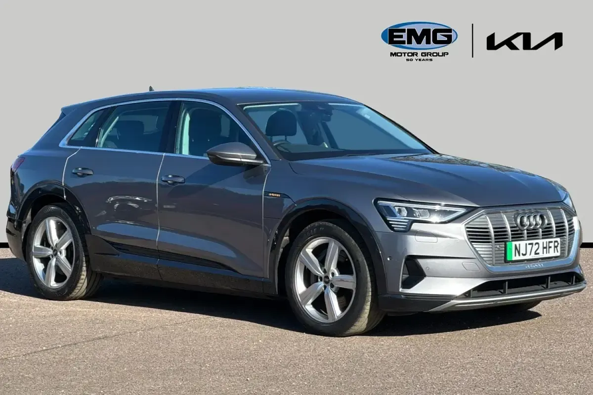 Begagnad Audi e-tron Business 300 kW (408 HK) 2022 Grå SUV