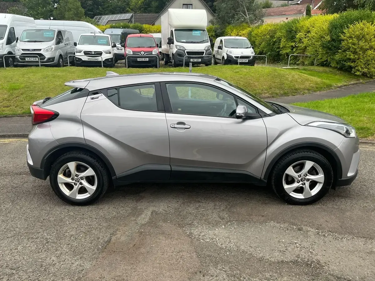 Used Toyota C-HR 116 HP (85 kW) 2017 Silver SUV