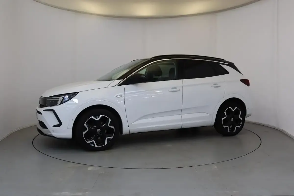 Used Vauxhall Grandland X Elite 128 HP (94 kW) 2022 White SUV
