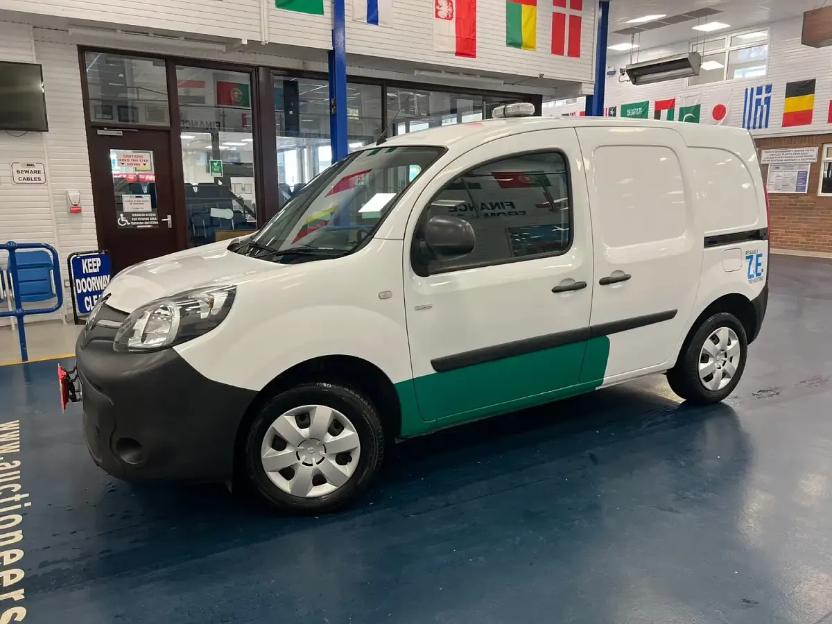 Used Renault Kangoo 44 kW (60 HP) 2018 White MPV