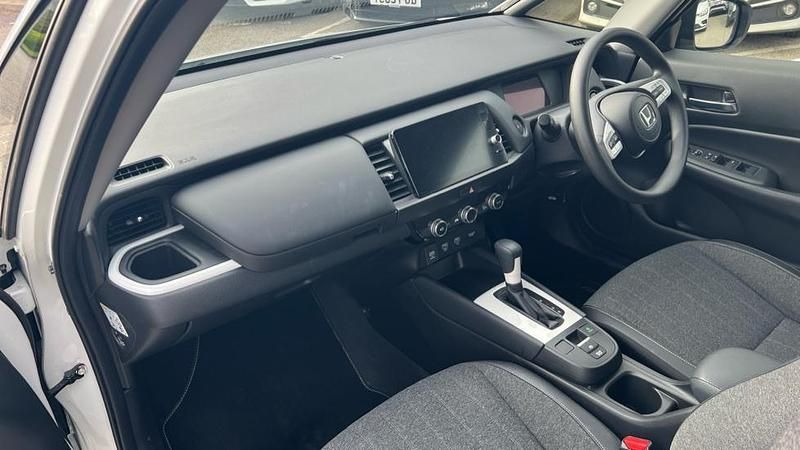 Used Honda Jazz Hybrid 109 HP (80 kW) 2022 Special solid  platinum white Hatchback