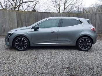 Usado Renault Clio V Techno 143 CV (105 kW) 2024 Gris Utilitario
