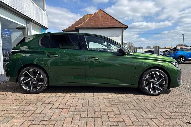 Used Peugeot 308 Allure Premium 178 HP (130 kW) 2023 Green Hatchback