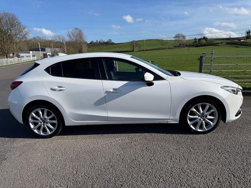 Used Mazda 3 Inclusive 120 HP (88 kW) 2016 White Hatchback