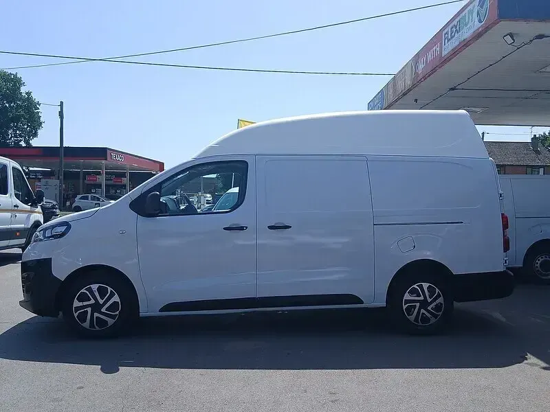 Used Vauxhall Vivaro S 100 HP (73 kW) 2023 White MPV