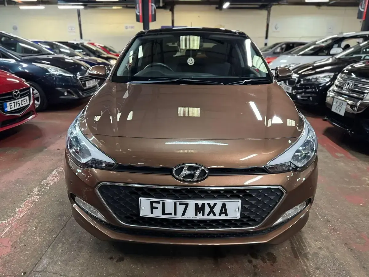 Begagnad Hyundai i20 Premium SE 100 HK (73 kW) 2017 Brun Halvkombi