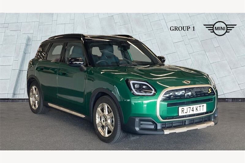 Green New 2024 Mini Countryman Exclusive SUV | £36,000 (Fair price) - Image 1/4