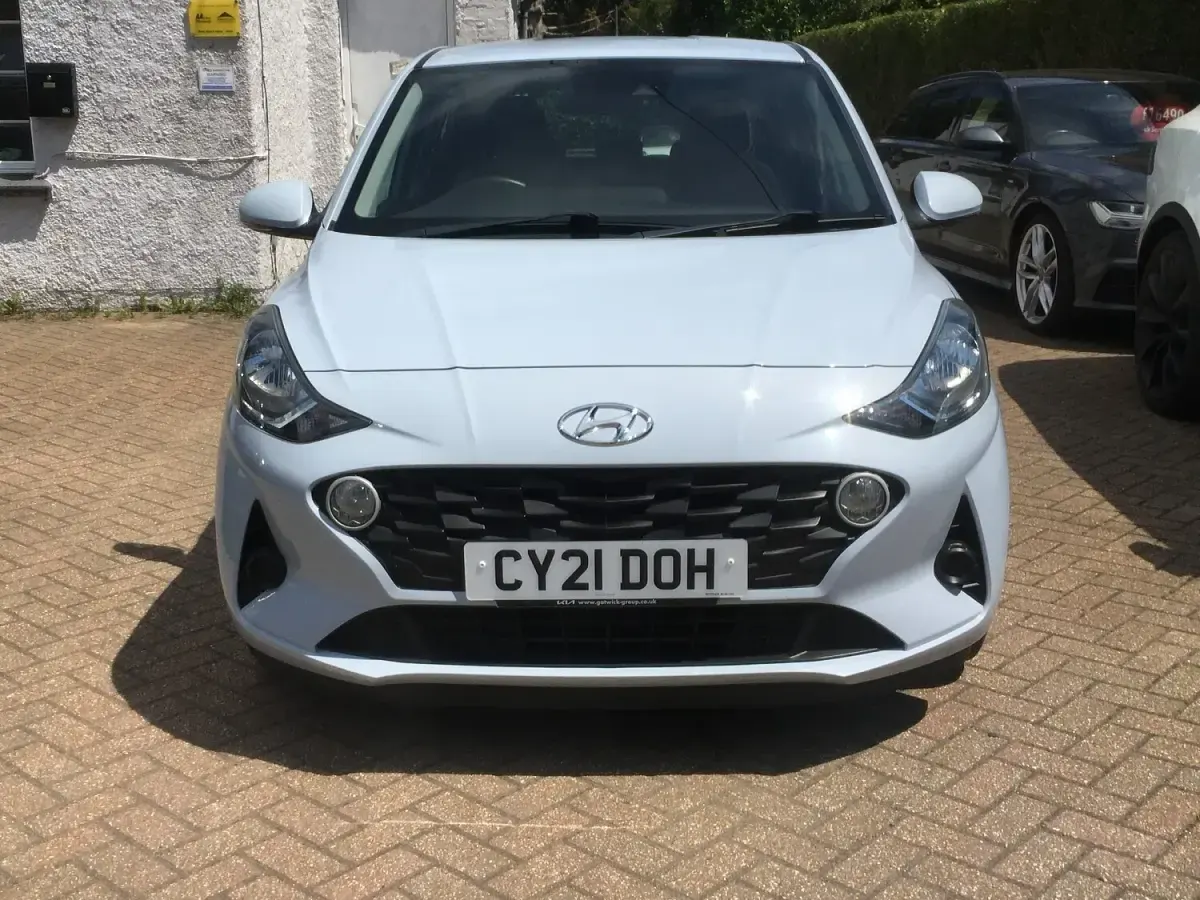 Used Hyundai i10 SE 67 HP (49 kW) 2021 Blue Hatchback