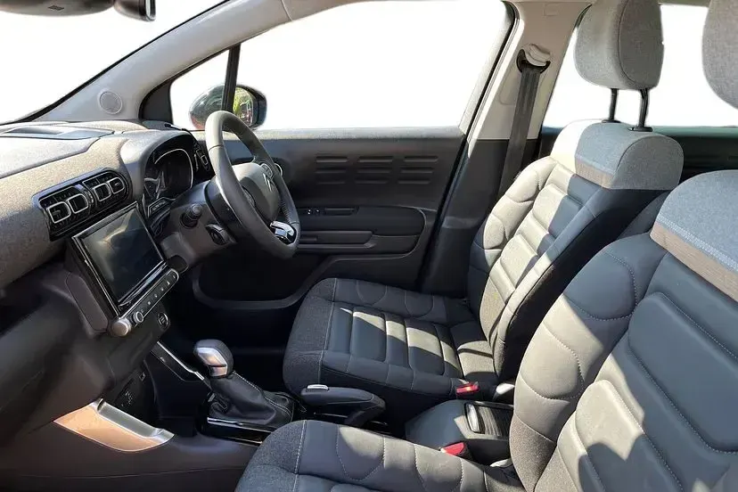Used Citroën C3 Aircross PureTech 131 HP (96 kW) 2023 Pepper red with perla nera black bitone roof SUV