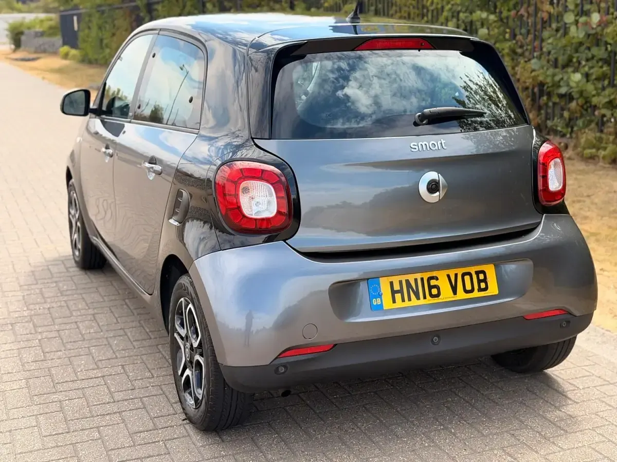 Used Smart ForFour Premium 90 HP (66 kW) 2016 Grey Hatchback