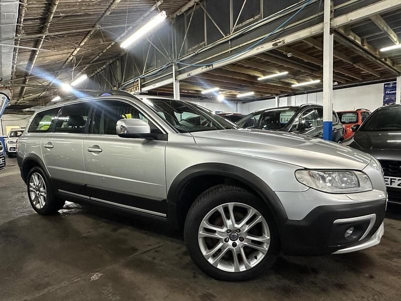 Used Volvo XC70 SE Lux 215 HP (158 kW) 2015 Silver Estate