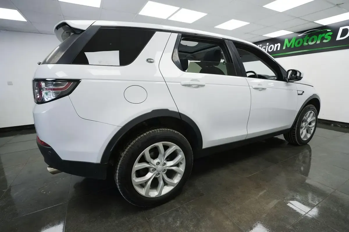 Used Land Rover Discovery 5 HSE 2018 White SUV