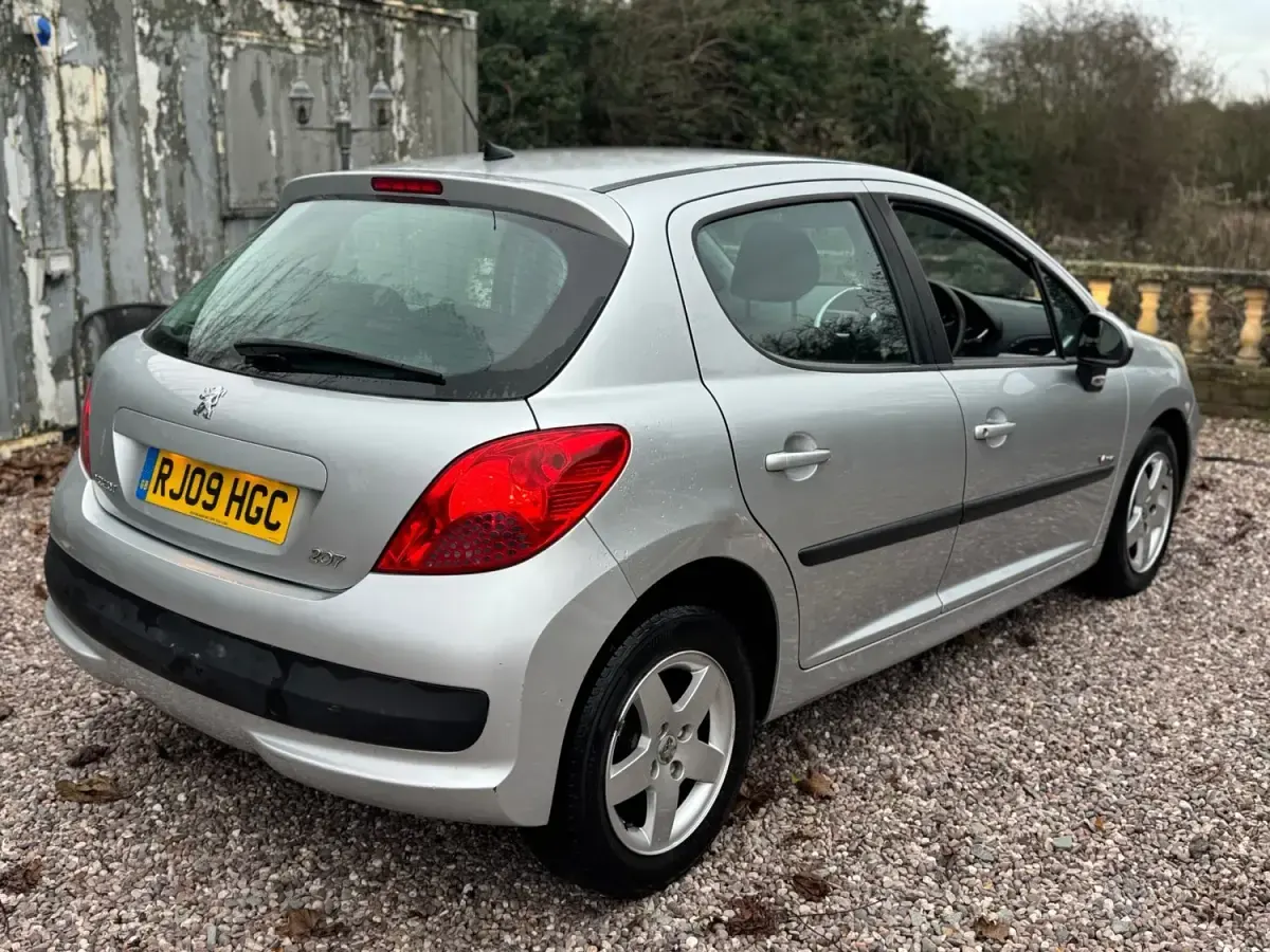 Second-hand Peugeot 207 2009 Argintiu Hatchback