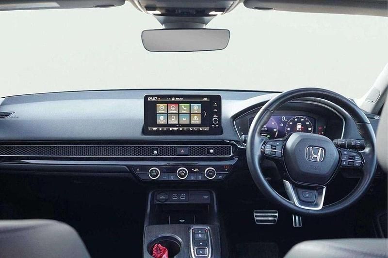 Used Honda Civic Advance 181 HP (133 kW) 2022 White Hatchback