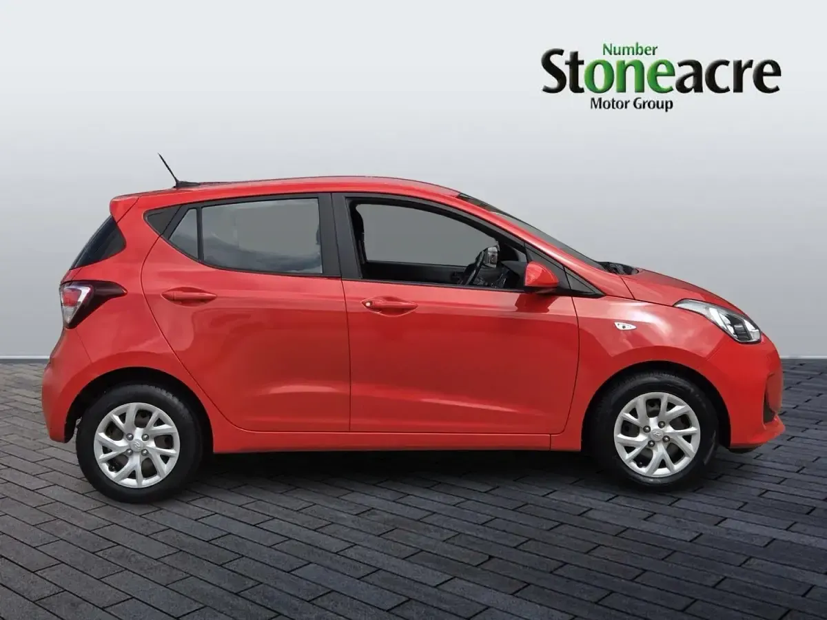 Used Hyundai i10 SE 66 HP (48 kW) 2019 Red Hatchback