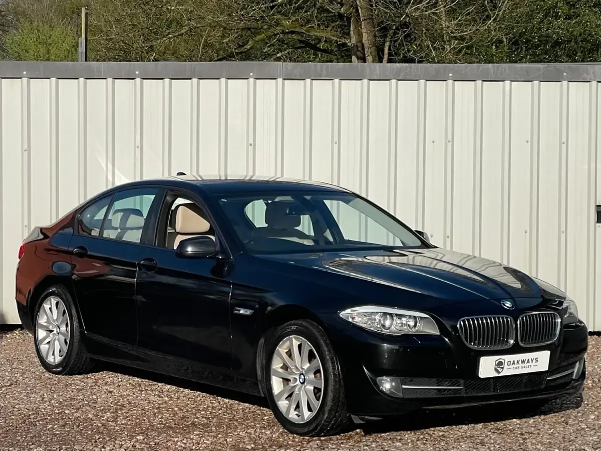 Usado BMW 520 2011 Negro Berlina