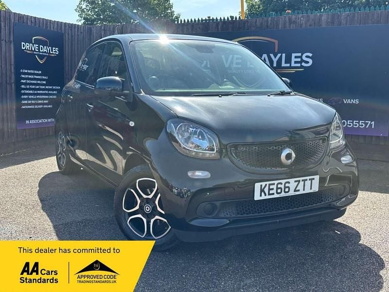 Black Used 2017 Smart ForFour Premium Hatchback | £4,999 (Fair price) - Image 1/4