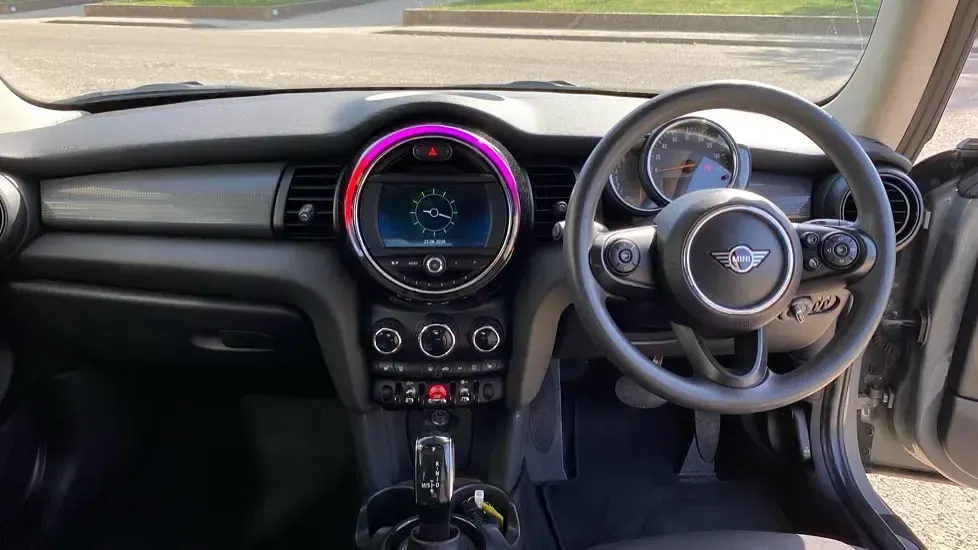 Used Mini Cooper Classic 134 HP (98 kW) 2019 Grey Hatchback