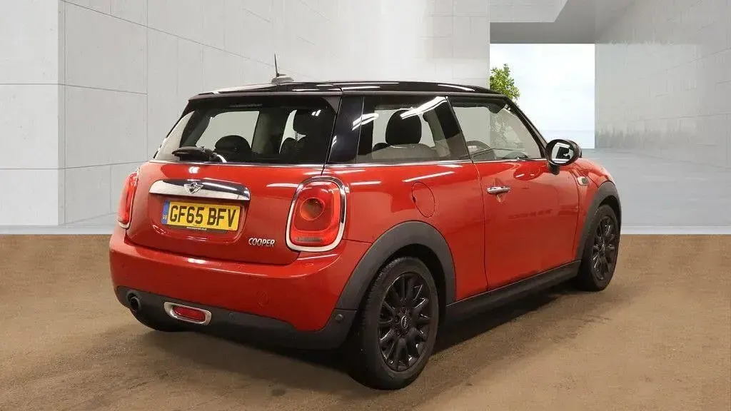 Used Mini Cooper Hatch 136 HP (100 kW) 2015 Red Hatchback