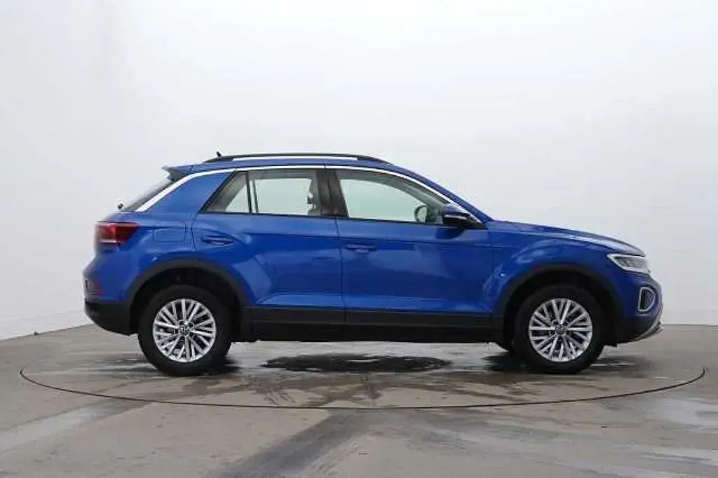 Used VW T-Roc Life 150 HP (110 kW) 2023 Blue SUV