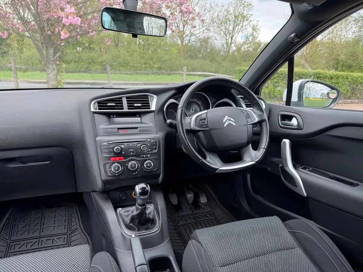 Used Citroën DS4 2014 White Hatchback