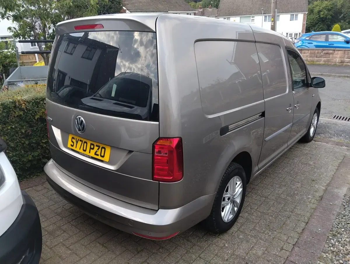 Used VW Caddy Highline 102 HP (75 kW) 2020 Beige MPV